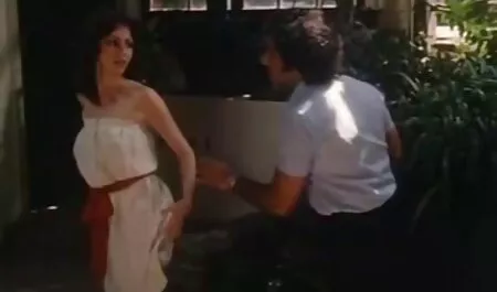 Przyjaciel przyniósł erotyczne filmy mamuski mężczyznę w trójkącie