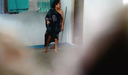 Dziewczyna sex filmy z mamuskami zdjęła kurtkę i rozdała jej ogromne cycki