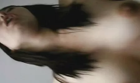 Brunetka chce działać jako sex darmowe filmy mamuski sekretarka, ale najpierw musi zdjąć sukienkę i pokazać się w całej okazałości