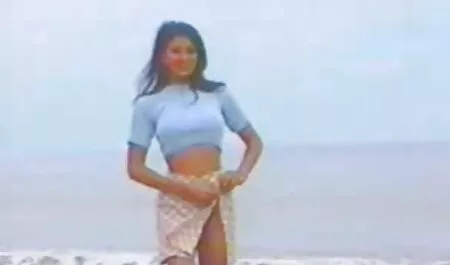 Brunetka facet umyć i przygotował jej tyłek dla analny film porno mamuski
