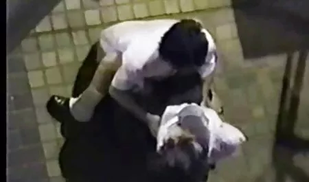 Namiętna Blondynka Anal rozciąga się i darmowe filmy erotyczne z mamuskami kieruje na jednego z członków dupy
