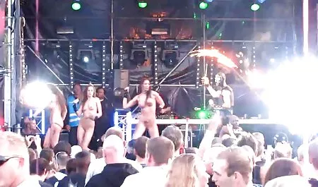 Brunetka miłość pokazuje jej bardzo piękna Magia Anal mamuski sex darmo palce