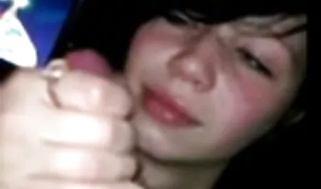 Jak córka gospodyni pieprzy się w kuchni mamuski sex video