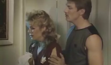 Nowoczesna Barbie sex filmiki z mamuskami pokazuje tyłek trząść