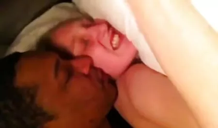 Piękna modelka rozbiera się sex mamuśki free na kamery