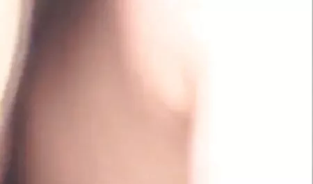 Dziewczyna seks filmy z mamuśkami w pończochach rozmawia ssie kutasa swojego kochanka