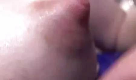 Busty laska zdjęła napięcie trzech swoich facetów wzięła ją w dojrzałe mamuśki darmowe filmy usta i nogą w cipkę