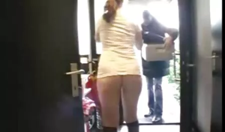 Następnie ssać seks filmy z mamuśkami i daje spermę w usta