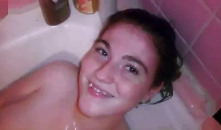 Oglądaj ubrania w ubraniach film porno mamuski przy basenie