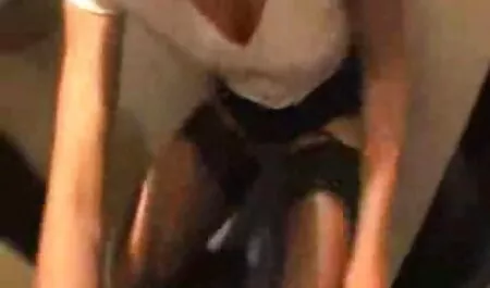 Dać mężczyźnie za pieniądze mamuski sex video przed nim