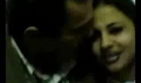 Dziewczyna prosi sex mamuski za darmo swojego Pana o anomalię i dobrze oglądać kaczkę