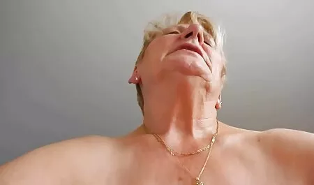 Siwowłosy miecz tnie Tyłek swojej młodej darmowe sex filmy z mamuśkami żony