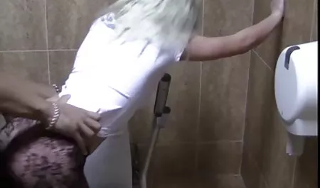 Mała kopie ekscytującą filmiki sex mamuski i delikatną dziewczynę