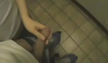 Mężczyzna z mamuski darmo przyjacielem rozbił matkę na dwa pudełka