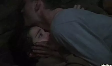 Sacker pieprzy porno filmiki z mamuskami i trzyma jej rękę w cipkę