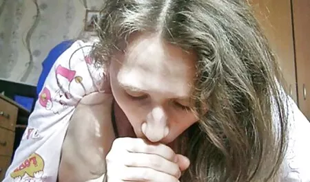Dwie dziewczyny związały mężczyznę w darmowe filmy mamuski mieszkaniu i zobaczyły z nim kaczkę