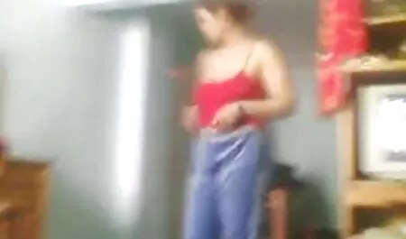 Młoda laska z pigmentami darmowe sex mamuśki bierze kutasa głęboko w usta