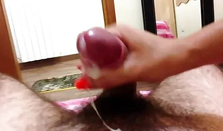 Dziewczyna zrobiła to w ogrodzie za drzewem, kiedy darmowe filmiki porno z mamuskami zapomniała siku w domu