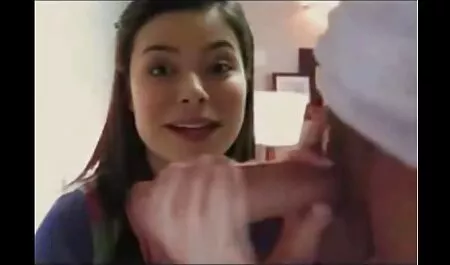 Dziewczyna, która smaruje swoją darmowe filmy porno z mamuśkami magię olejem